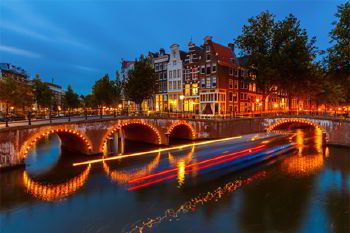 Amsterdam at night - minibus rental for group Minibus hire in amsterdam with driver photo city 1